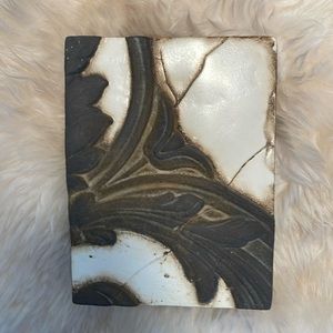 Sid Dickens tile T – 233 Hidden Garden